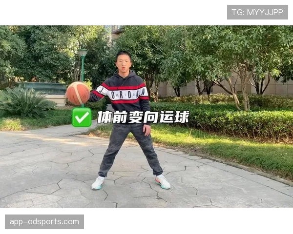 详解篮球运球变向规则中的动作界限与判定逻辑